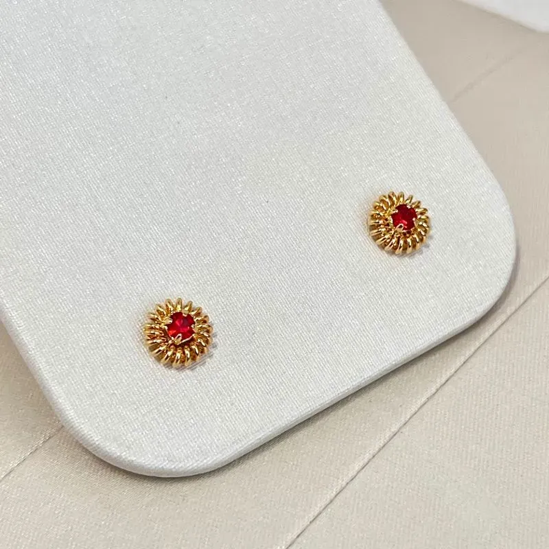 BRINCO PEDRINHA VERMELHO STRASS COM ACAMANETO EM MOLA