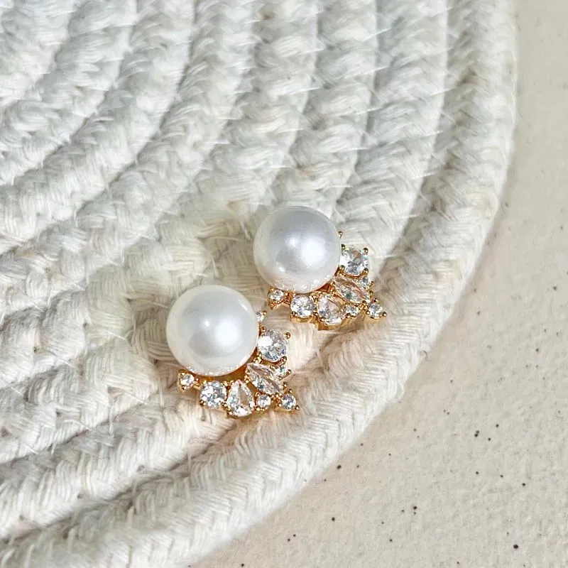 BRINCO PÉROLA SHELL E PEDRARIA