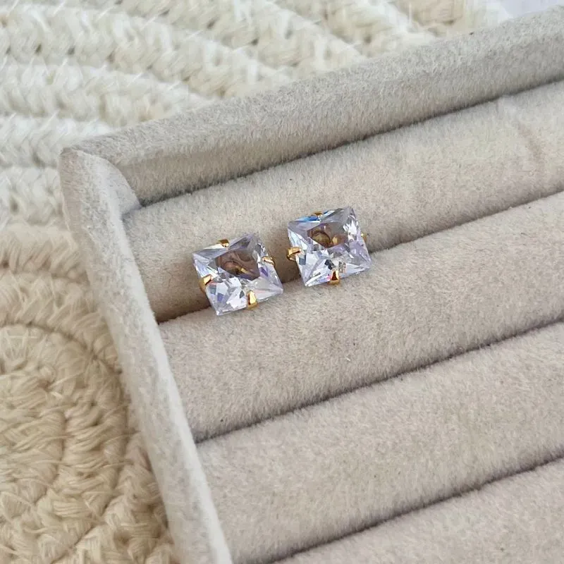 BRINCO PONTO DE LUZ QUADRADO 8MM