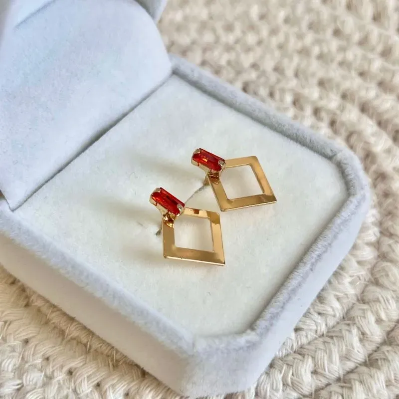 BRINCO QUADRADO COM BAGUETE LARANJA