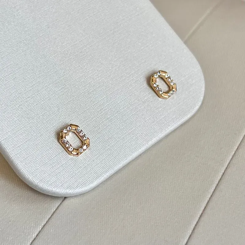 BRINCO QUADRADO PEQUENO COM MICRO ZIRCONIAS