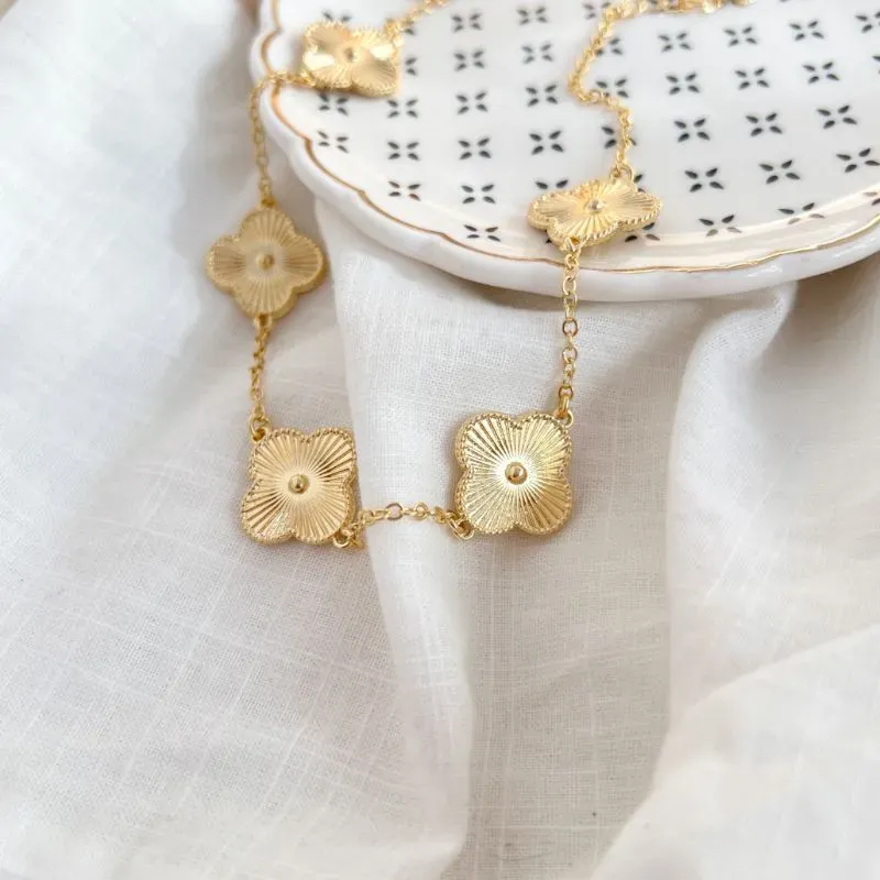 COLAR CHOKER 5 TREVOS DOURADOS 40CM