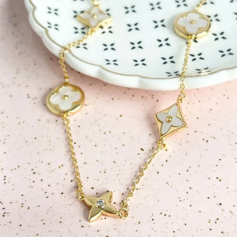 PULSEIRA INPIRAÇÃO LOUIS VUITTON - MADRE PÉROLA BRANCA