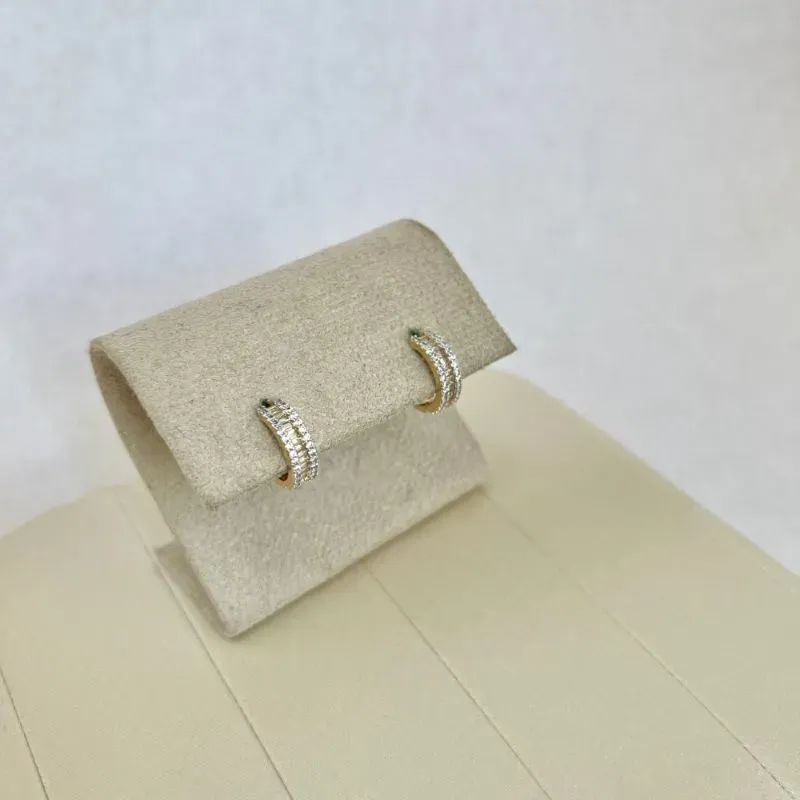 BRINCO ARGOLA ARTICULADA COM BAGUETES E MICRO ZIRCONIAS