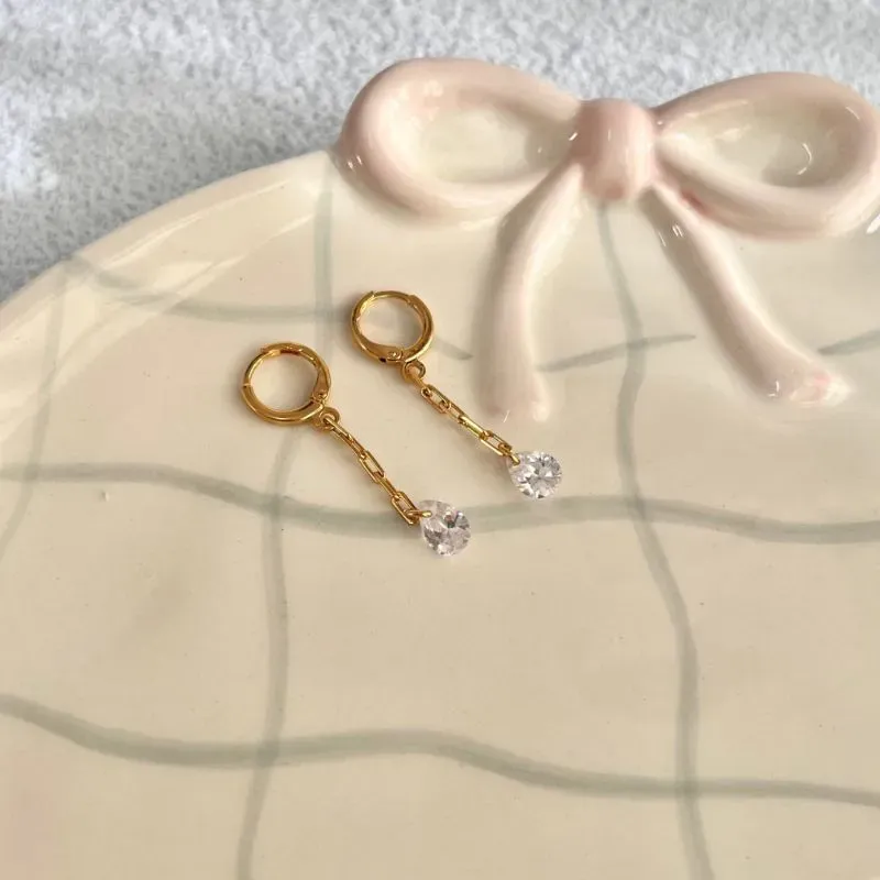 BRINCO ARGOLA CLICK COM CARTIER E GOTA DE ZIRCONIA