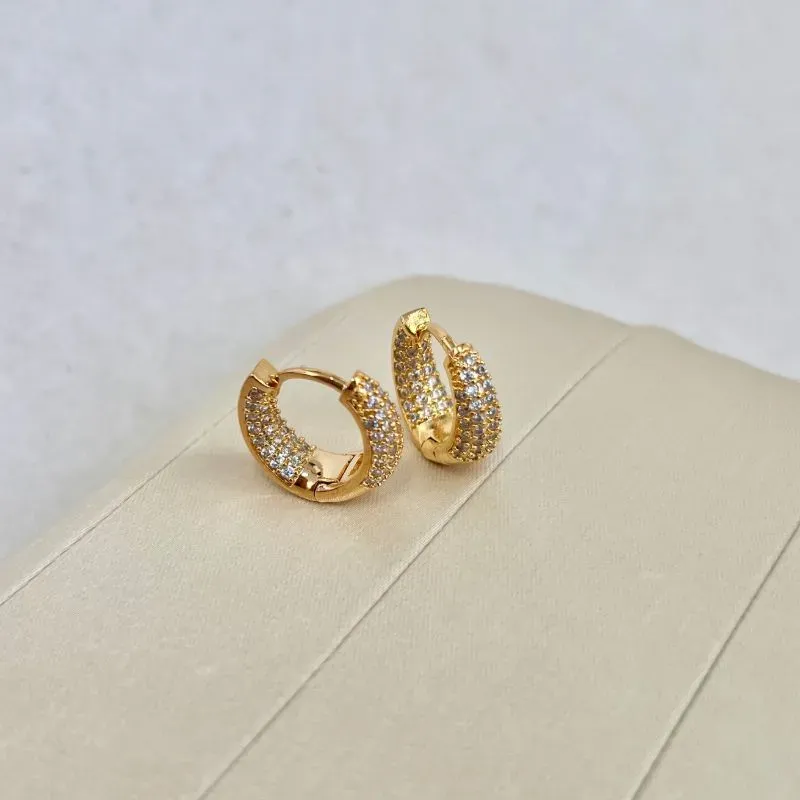 BRINCO ARGOLA CRAVEJADA DENTRO E FORA