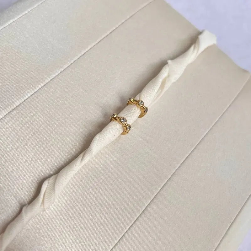 BRINCO ARGOLA FINA PEDRNHAS