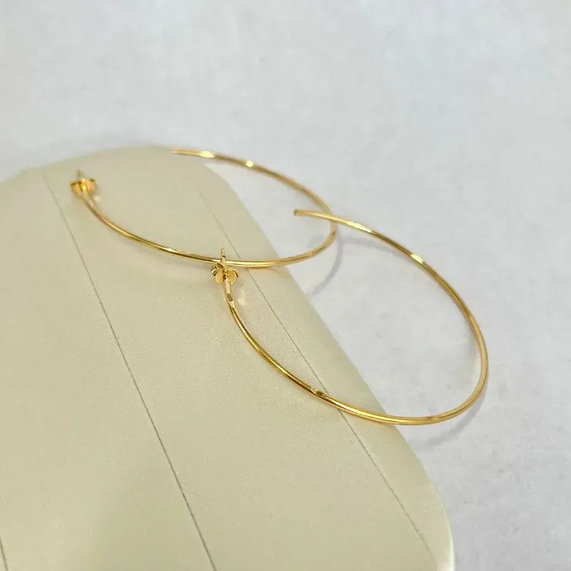 BRINCO ARGOLA FIO REDONDO ACETINADO E DIAMANTADO