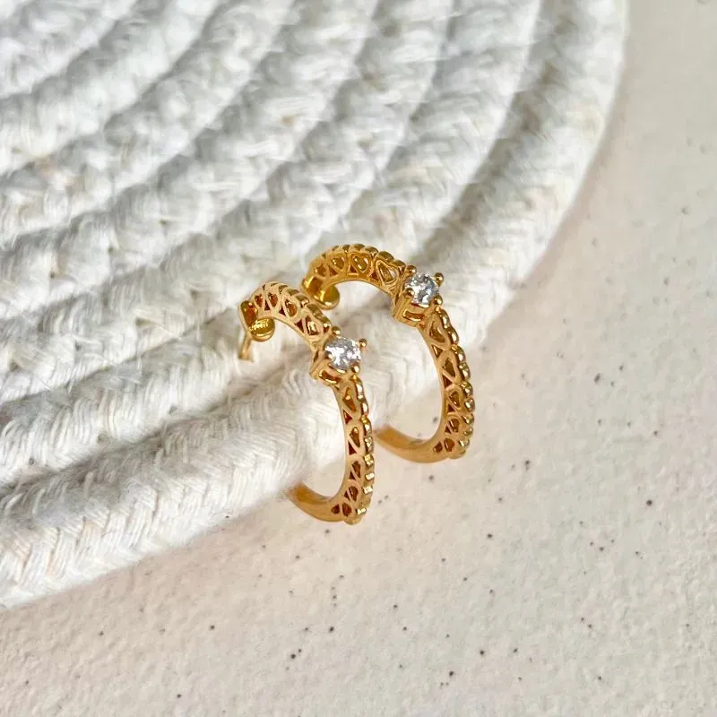 BRINCO ARGOLA PINO PONTO DE LUZ E VAZADOS DE CORAÇÕES