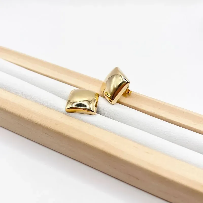 BRINCO BOTÃO QUADRADO - 1,2X1,2 CM