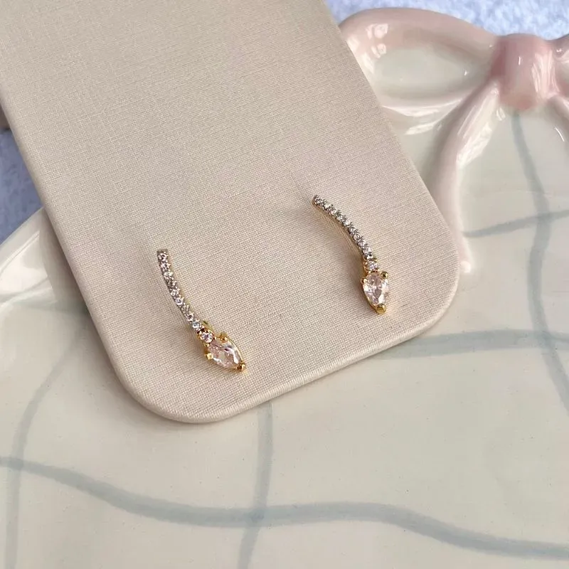 BRINCO EAR CUFF MICRO ZIRCONIAS E GOTA NO PINO