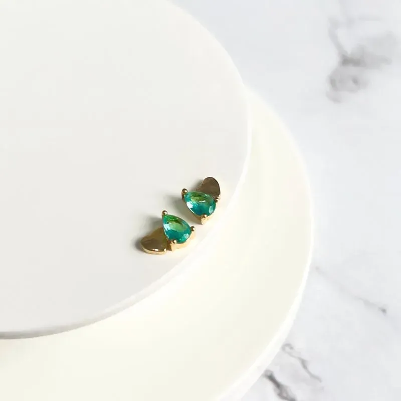 BRINCO GOTA PEDRINHA TURMALINA COM CORAÇÃO LISO