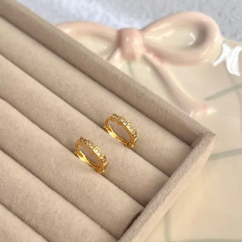 BRINCO MINI ARGOLA INSPIRAÇÃO BULGARI