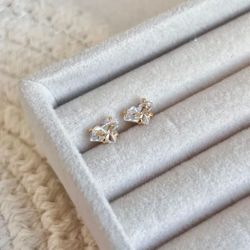 BRINCO PONTO DE LUZ EM FORMATO DE DIAMANTE