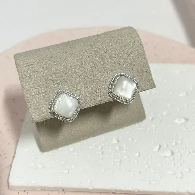 BRINCO QUADRADO OLHO DE TIGRE COM ZIRCONIAS