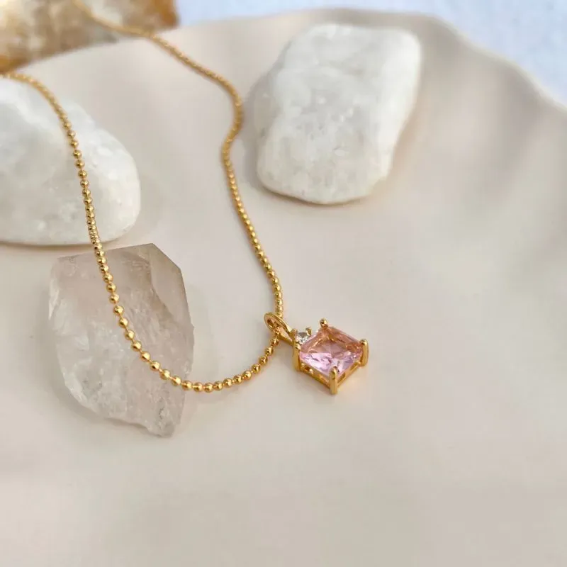 COLAR BOLINHAS DIANE COM PINGENTE QUADRADO ROSA - 45CM