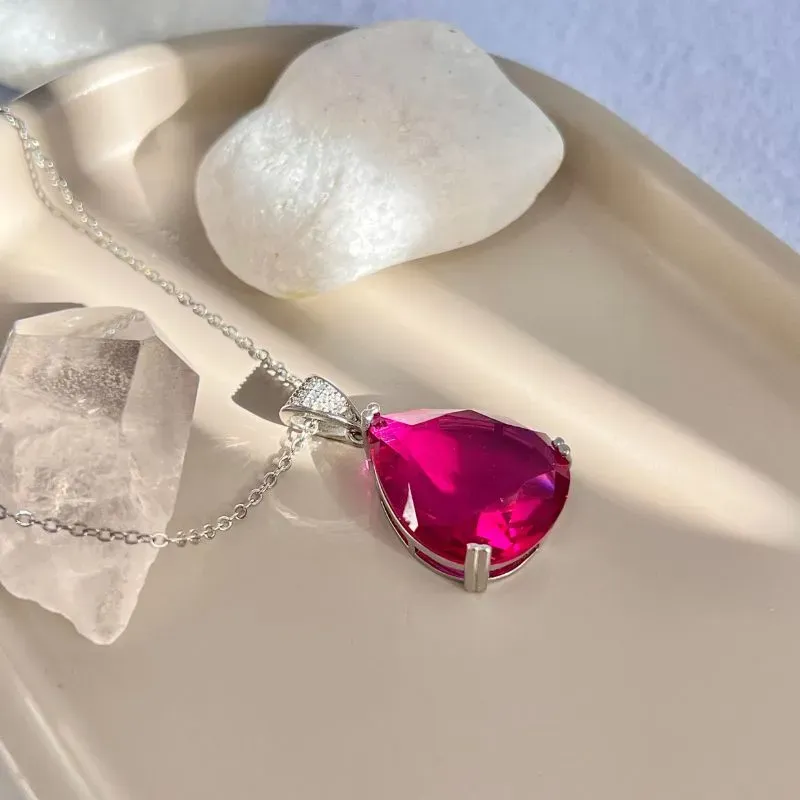 COLAR GOTA COM CRAVAÇÃO PINK - SAFIRA ROSA