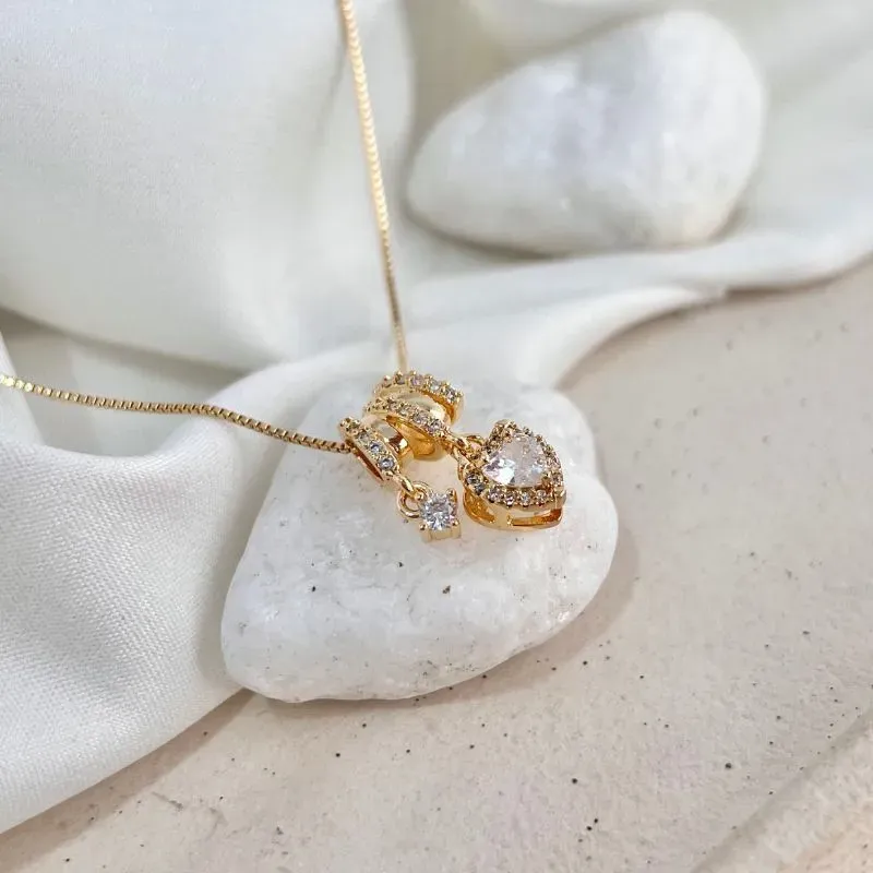 COLAR PINGENTE CORAÇÃO CRISTAL COM PONTO DE LUZ