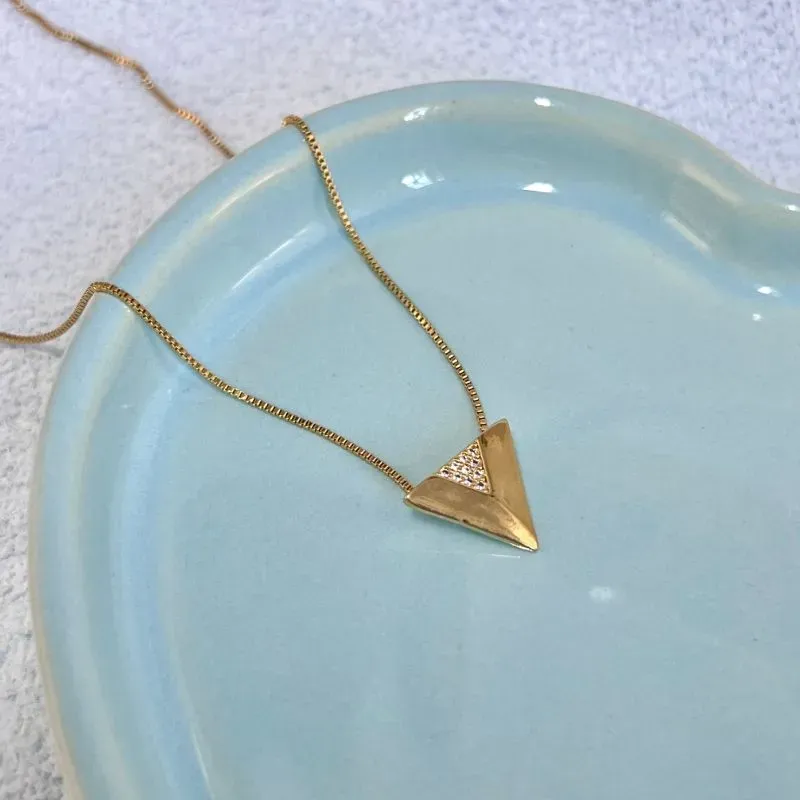 COLAR TRIÂNGULO CRAVEJADO