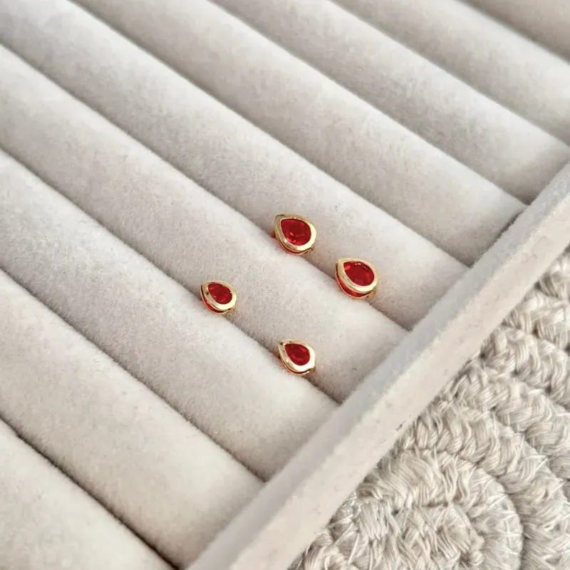 DUPLA GOTAS PEDRA VERMELHA COM ACABAMENTO