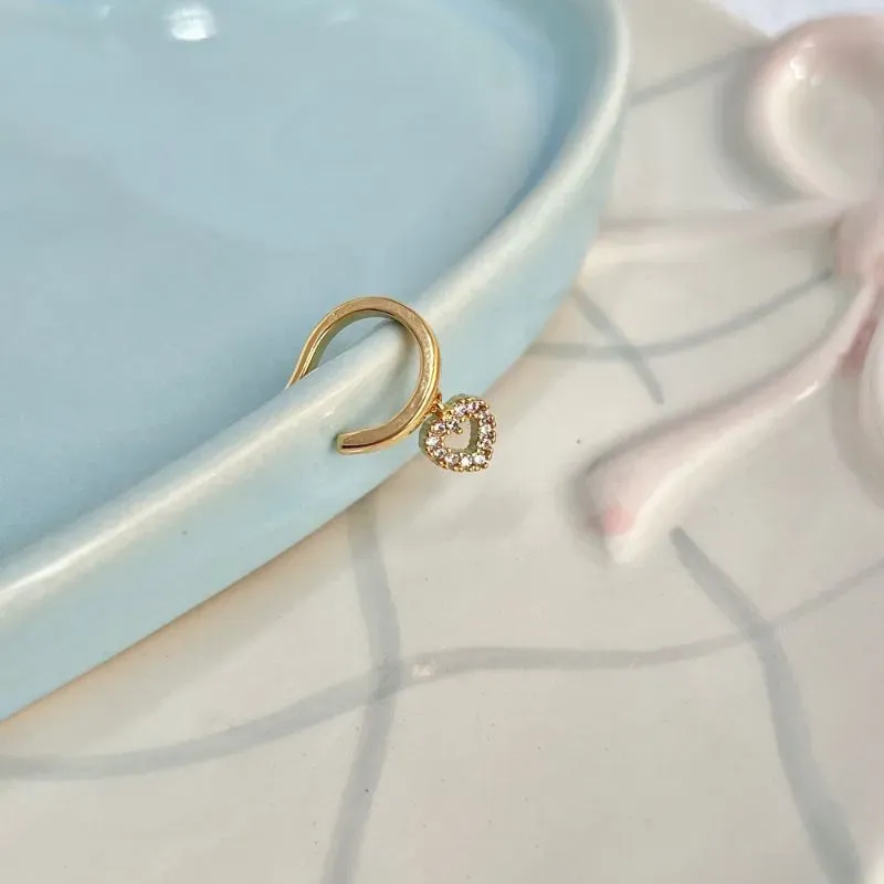 PIERCING FAKE PINGENTE CORAÇÃO CRAVEJADO E VAZADO