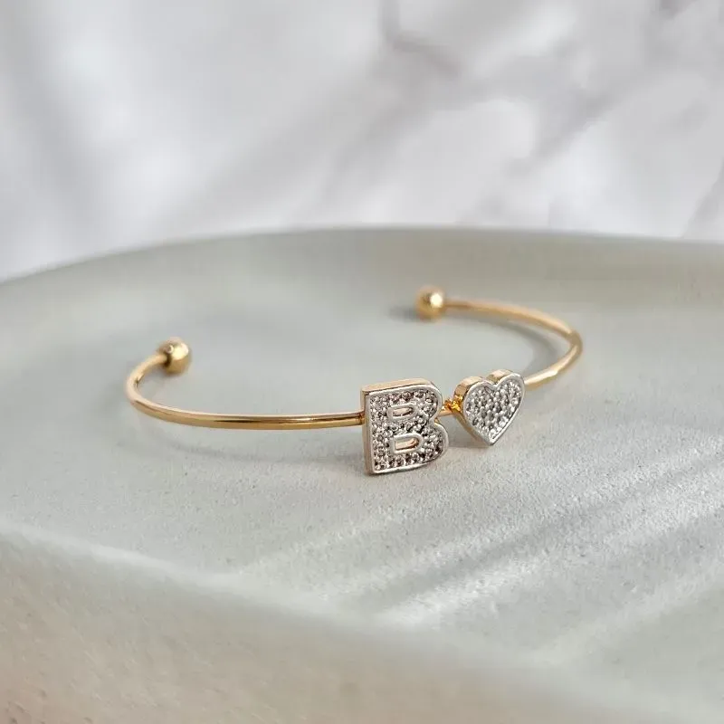 BRACELETE CORAÇÃO COM LETRA CRAVEJADO - B