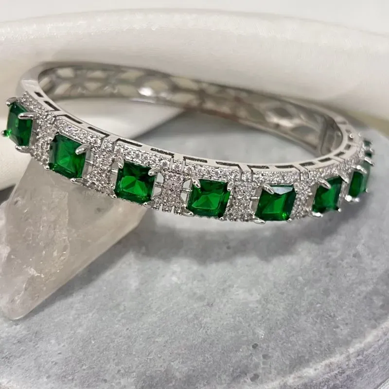 BRACELETE MICRO ZIRCONIAS E QUADRADOS EM VERDE ESMERALDA
