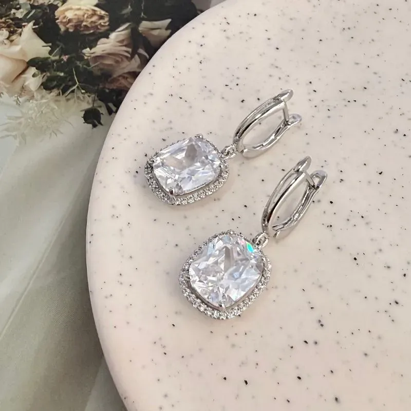 BRINCO ARGOLA PEDRA PENDURADA QUADRADA