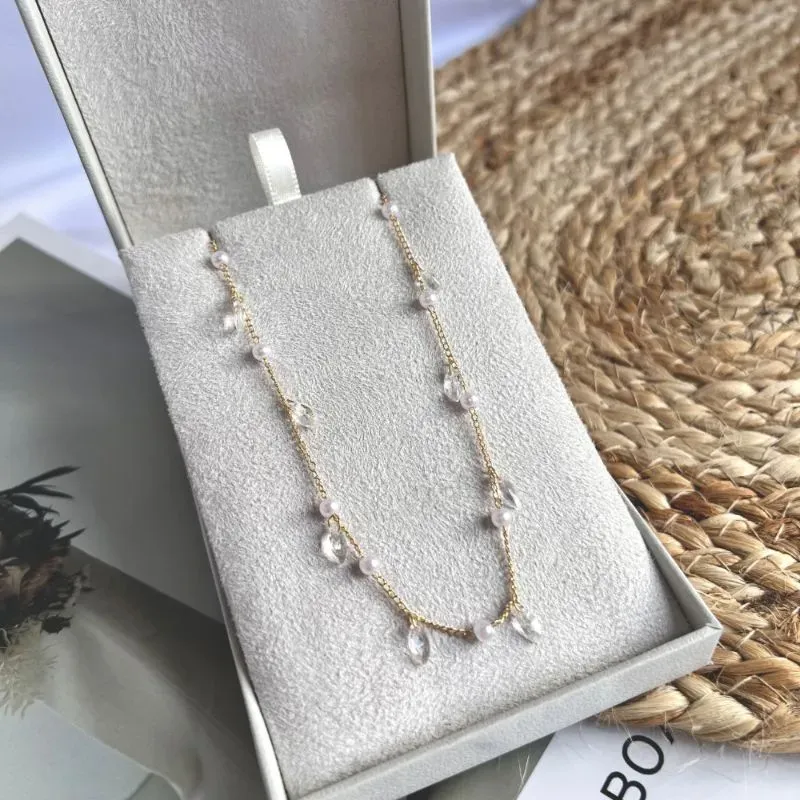 COLAR CHOKER PÉROLAS E NAVETES