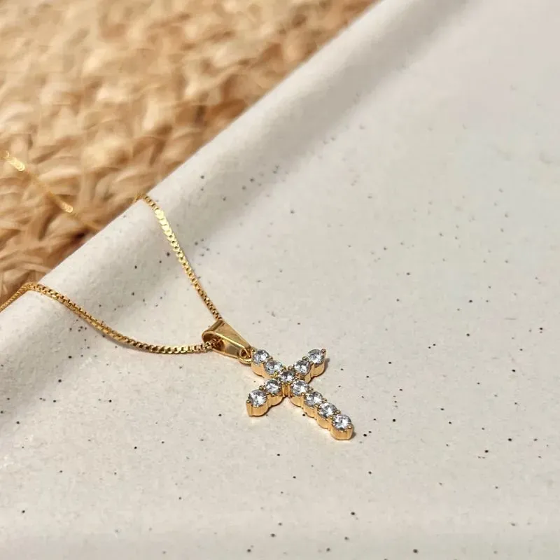 COLAR CRUZ CRAVEJADA ZIRCONIAS