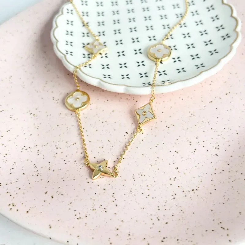 COLAR INPIRAÇÃO LOUIS VUITTON - MADRE PÉROLA BRANCA