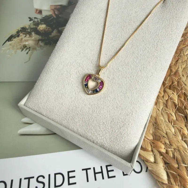 COLAR PINGENTE DE CORAÇÃO BAGUETES COLORIDAS