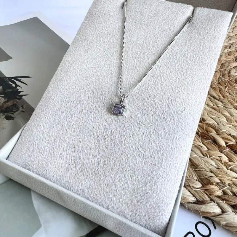 COLAR PINGENTE GEOMÉTRICO LILÁS