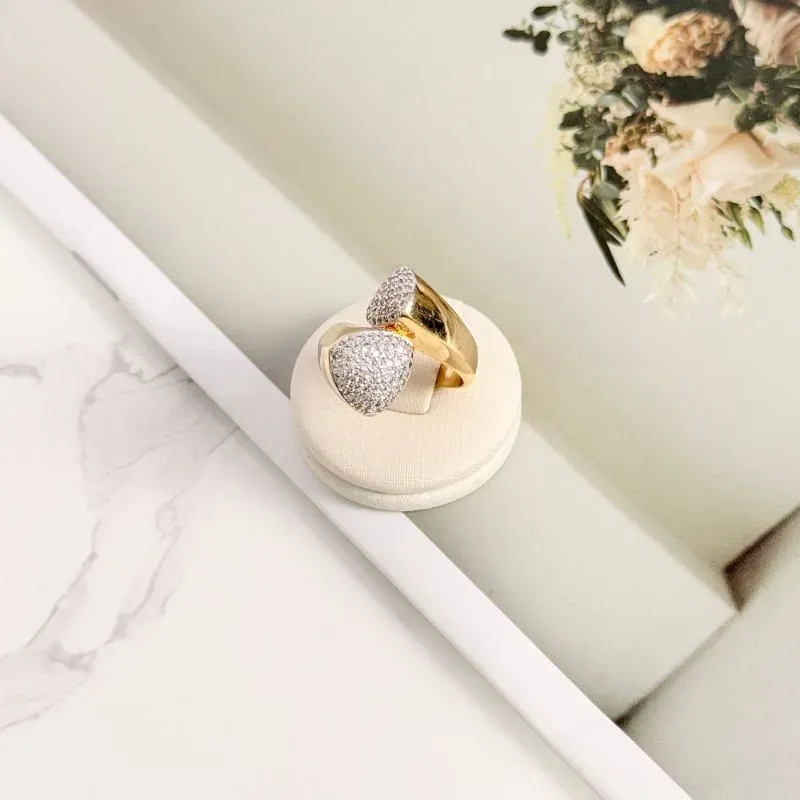 ANEL LUXO TRIÂNGULOS DE MICRO ZIRCONIA