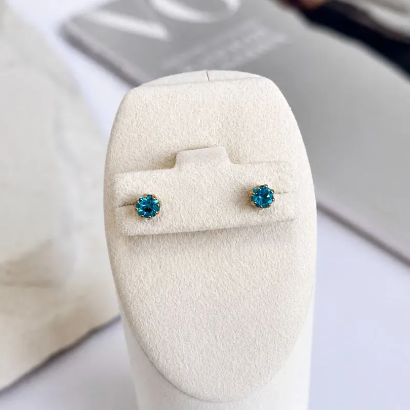 BRINCO PONTO DE LUZ STRASS AZUL 8 GARRAS 4MM