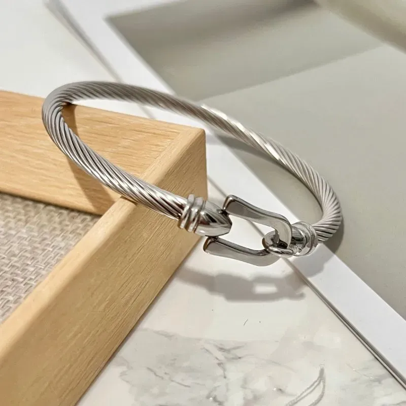 BRACELETE AÇO INOX TORCIDO COM FECHO DE ENCAIXE