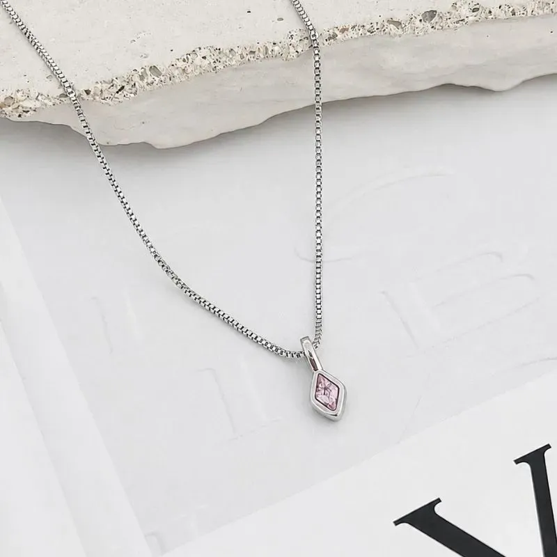 COLAR PINGENTE GEOMÉTRICO ROSA
