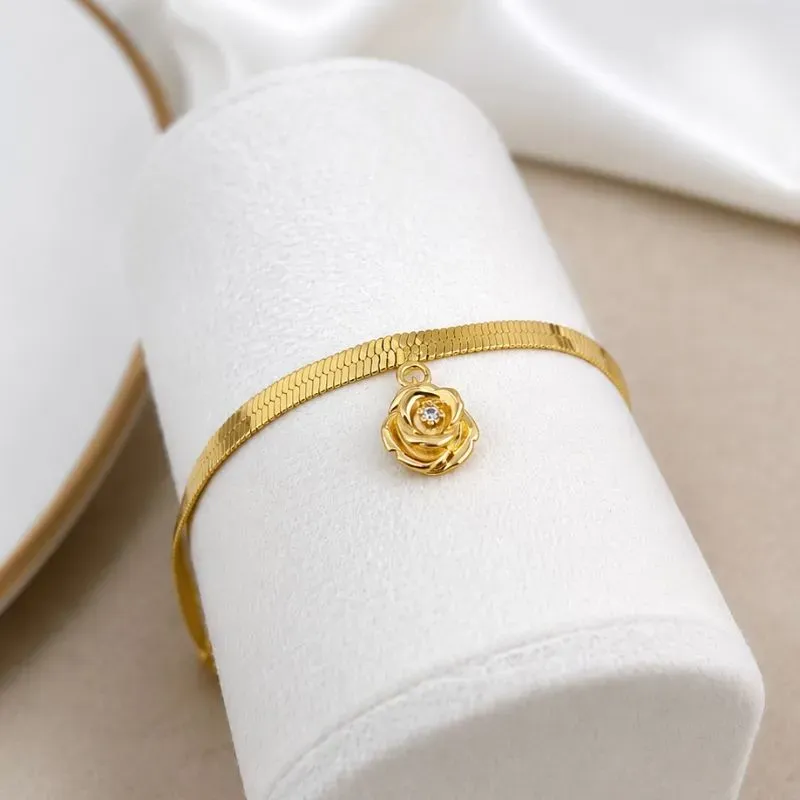PULSEIRA FITA COM PINGENTE DE FLOR
