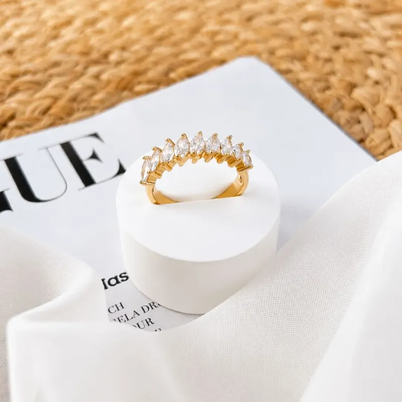 ANEL 9 PEDRAS NAVETES CRISTAL