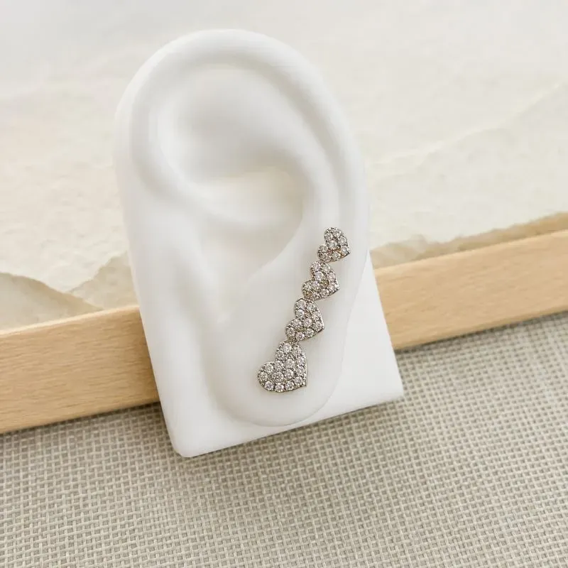 BRINCO EAR CUFF CORAÇÕES CRAVEJADO COM TARRAXA ASA GRANDE