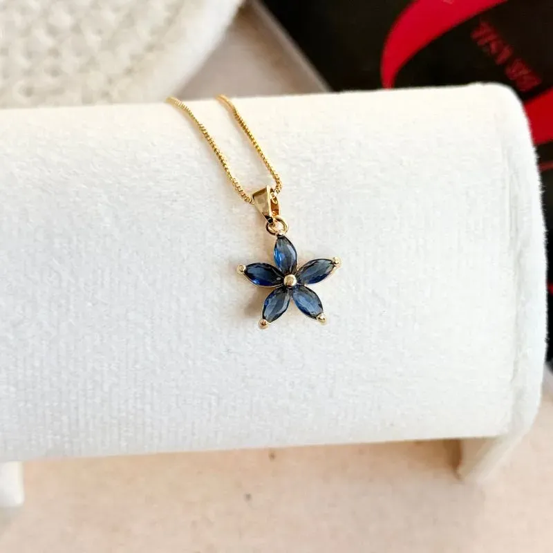 COLAR FLOR DE ZIRCONIAS AZUL SAFIRA
