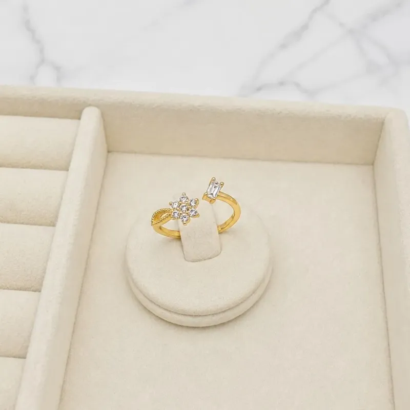 ANEL AJUSTÁVEL FLOR  E BAGUETE CRISTAL