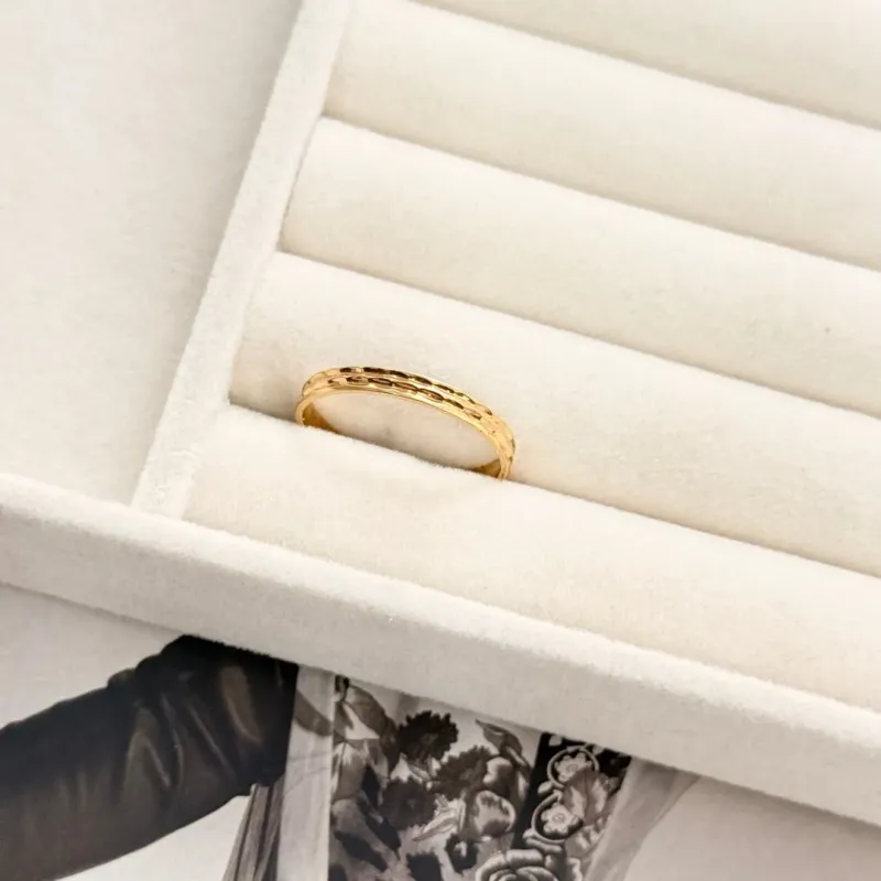 ANEL ALIANÇA 3MM COM DETALHE