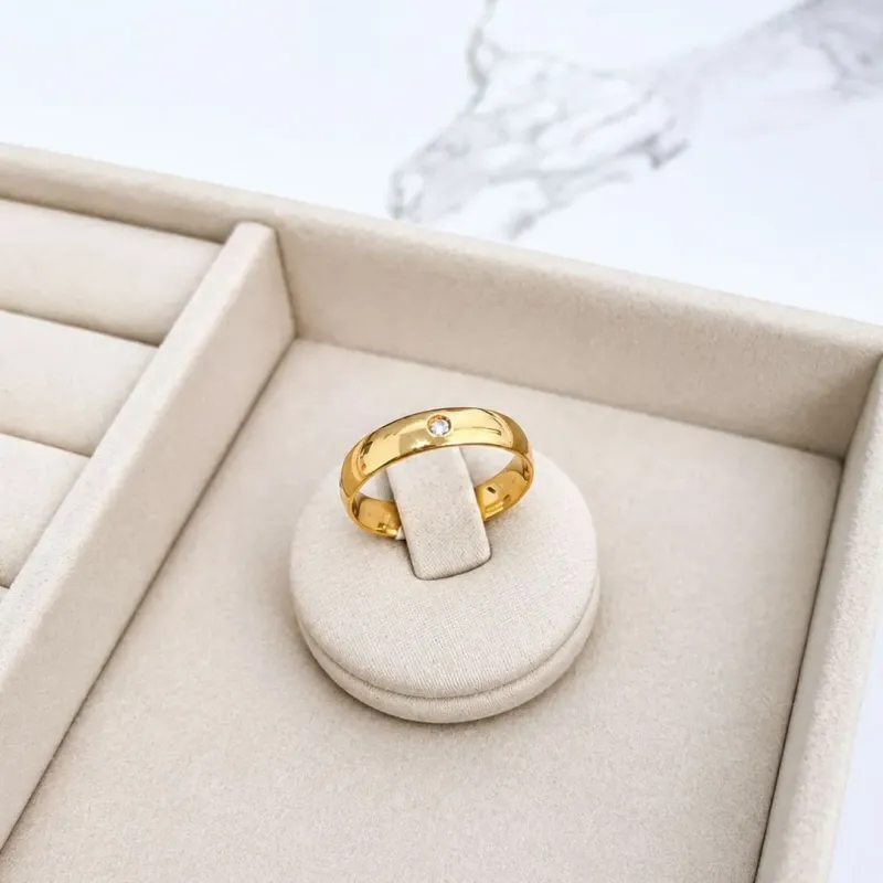ANEL ALIANÇA 4MM COM 1 ZIRCONIA