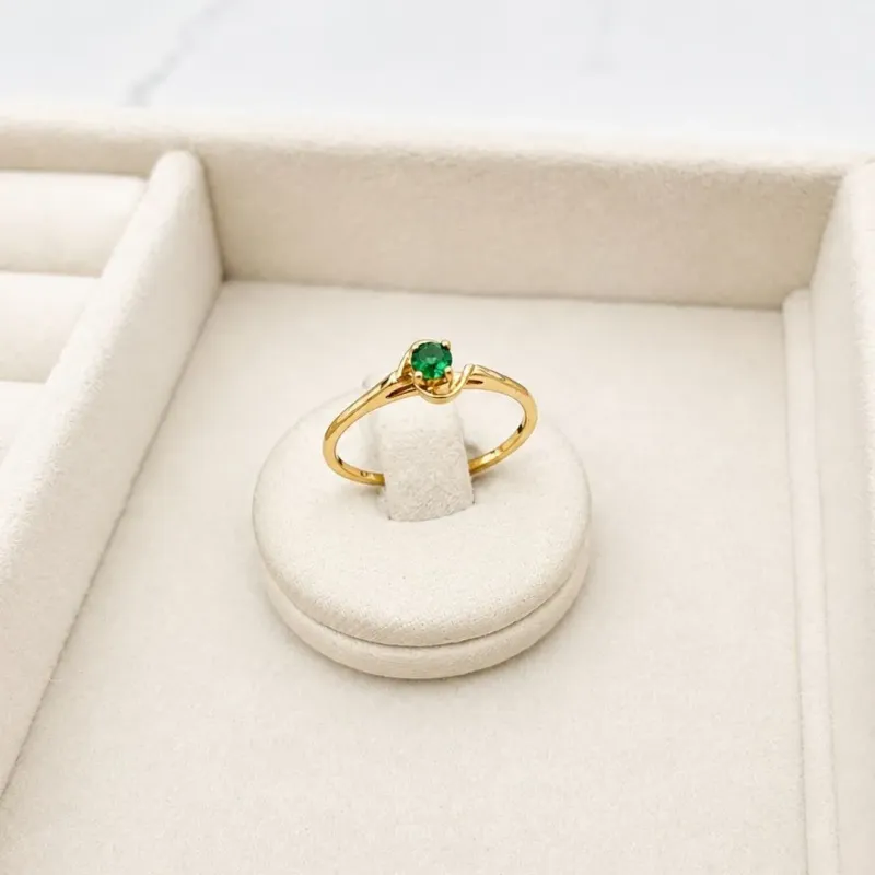 ANEL SOLITÁRIO DETALHES - PEDRA VERDE