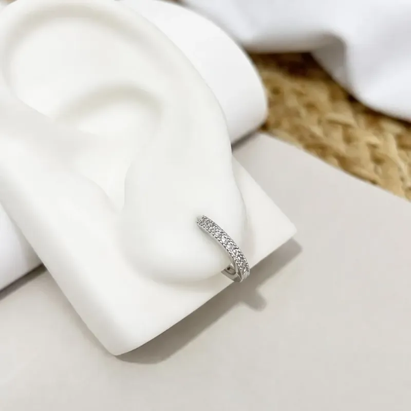 BRINCO ARGOLA ARTICULADA FINA CRAVEJADA 1,5CM