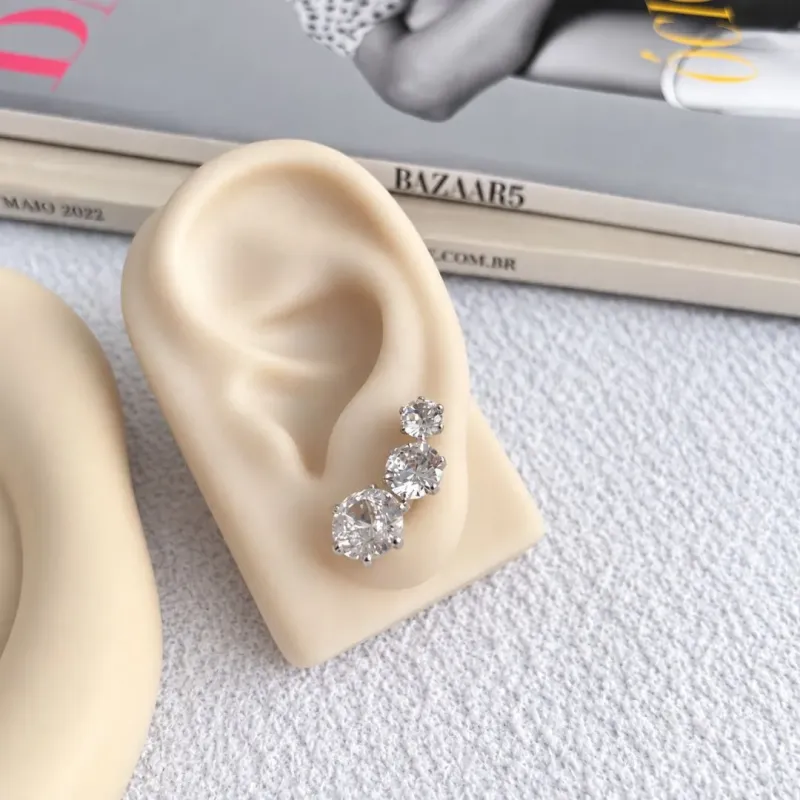 BRINCO EAR CUFF 3 PONTOS DE LUZ COM TARAXA ASA