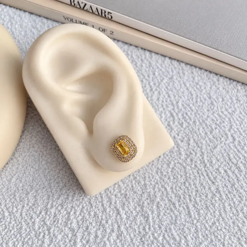 BRINCO RETANGULAR COM MICRO ZIRCONIAS - AMARELO