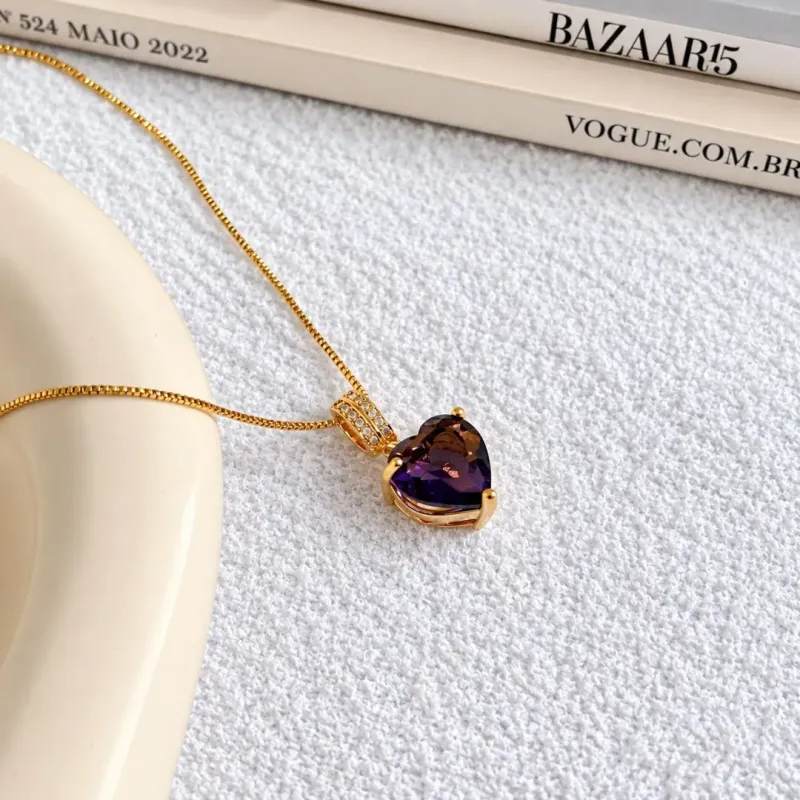 COLAR CORAÇÃO ROXO COM CONTRA ARGOLA CRAVEJADA