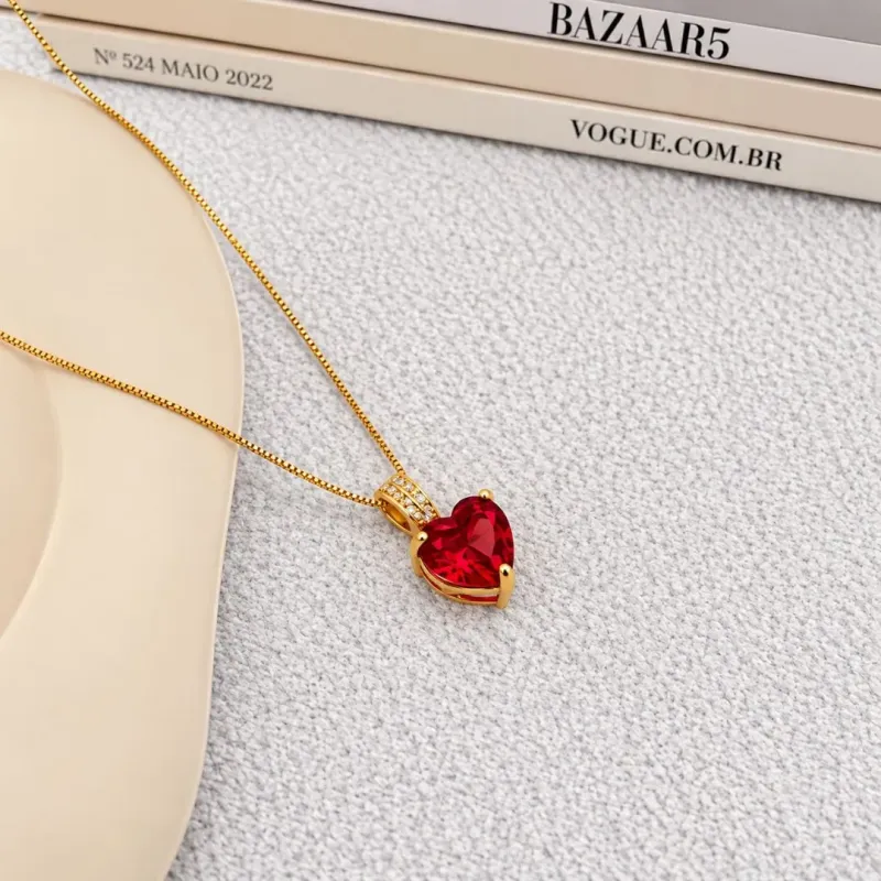 COLAR CORAÇÃO VERMELHO COM CONTRA ARGOLA CRAVEJADA